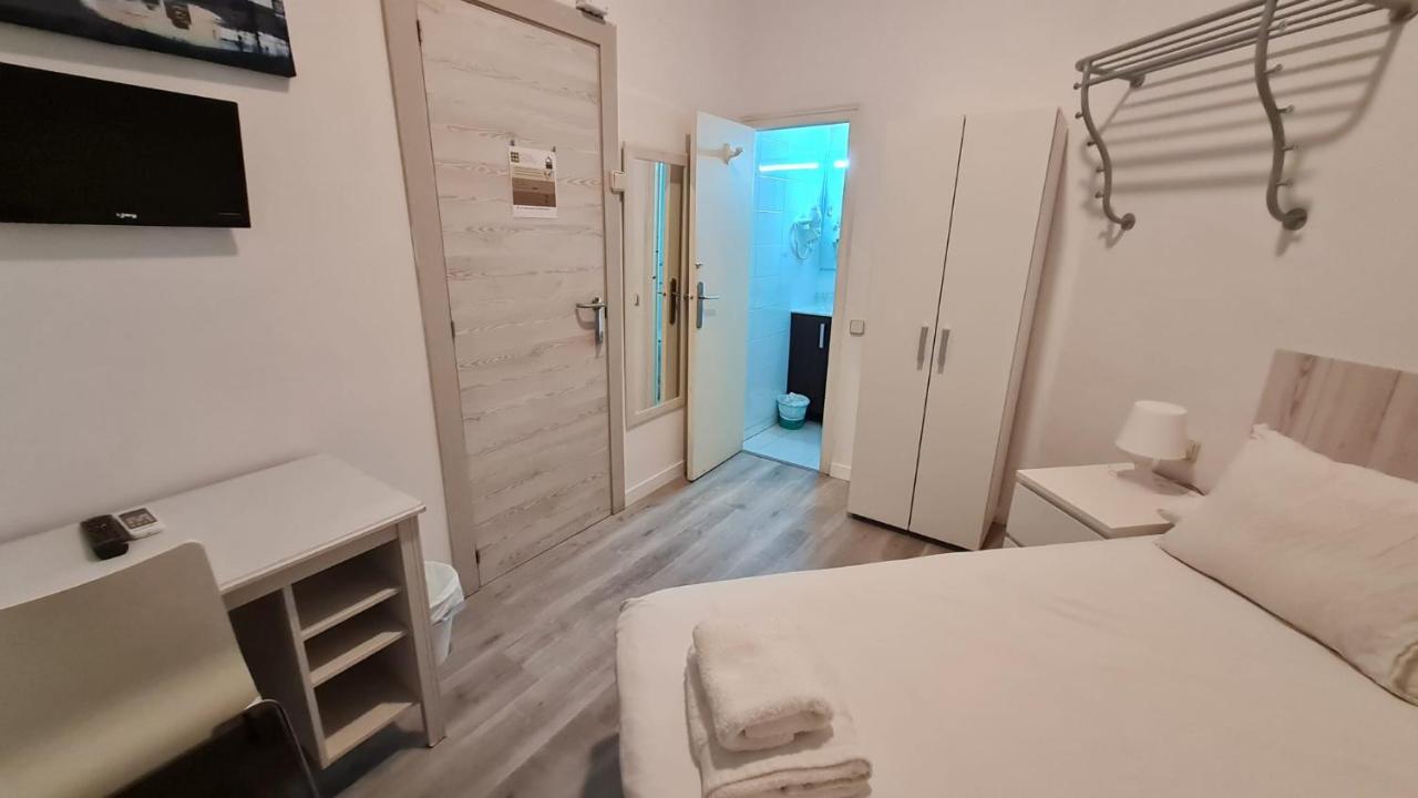 Hostal Eixample — Foto’s 1